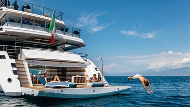 10 Reasons to Travel by Private Superyacht